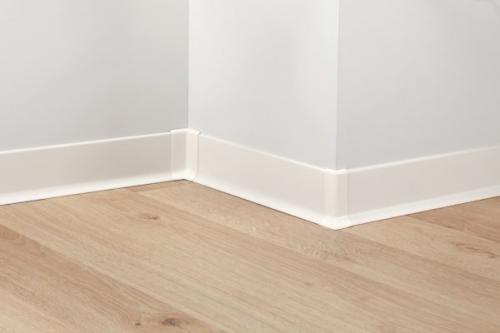 Как состыковать плинтус. Как безошибочно стыковать углы напольного плинтуса