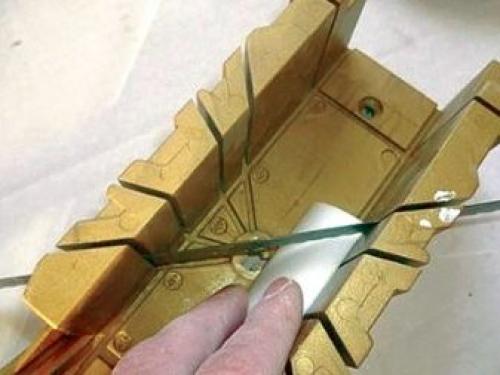 Что такое стусло для плинтуса. Что это такое?