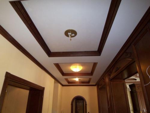 Потолочный плинтус пенопласт или полиуретан. Материалы потолочных плинтусов