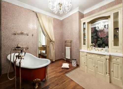 Потолочный плинтус пенопласт или полиуретан. Материалы потолочных плинтусов