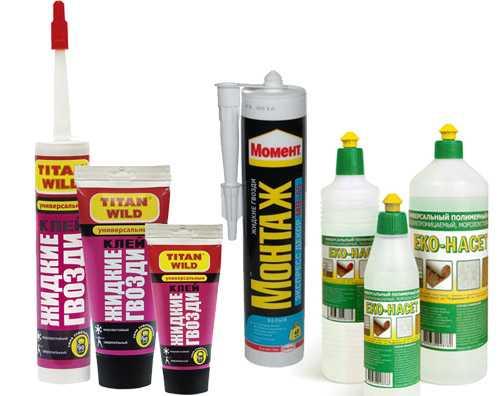 Как клеить потолочный плинтус на шпаклевку. На что клеят потолочный плинтус: виды клеев