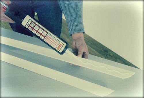 Клей для стыков потолочного плинтуса. Выбор клея для потолочного плинтуса