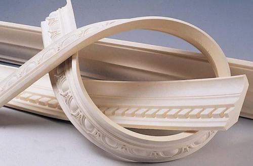 Как клеить потолочные плинтусы из пенопласта и как резать углы. Особенности резки плинтусов из разных материалов 03 Как клеить потолочные плинтусы из пенопласта и как резать углы. Особенности резки плинтусов из разных материалов 03