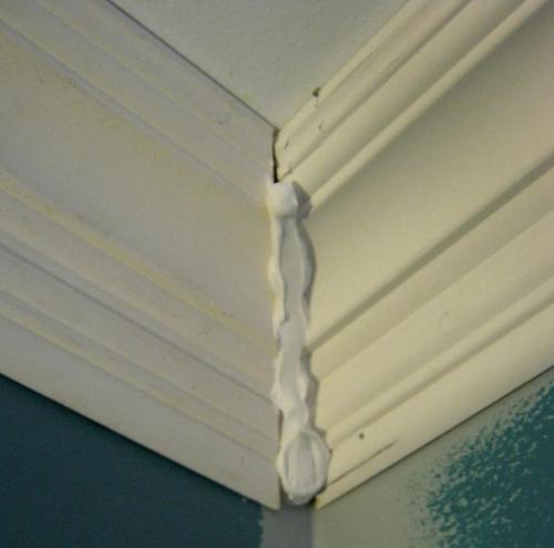 Как наклеить потолочный плинтус на обои. Когда галтель можно крепить на обои? 30