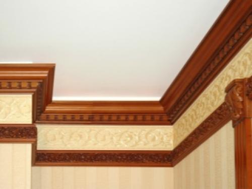 Как запилить под 45 градусов потолочный плинтус. Как ровно отрезать под углом потолочный плинтус 17