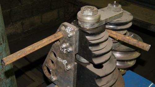 Как согнуть тонкостенную трубу в домашних условиях. Как согнуть трубу в домашних условиях? Обзор самых эффективных методов (80 фото)