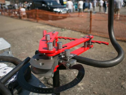 Как согнуть тонкостенную трубу в домашних условиях. Как согнуть трубу в домашних условиях? Обзор самых эффективных методов (80 фото)