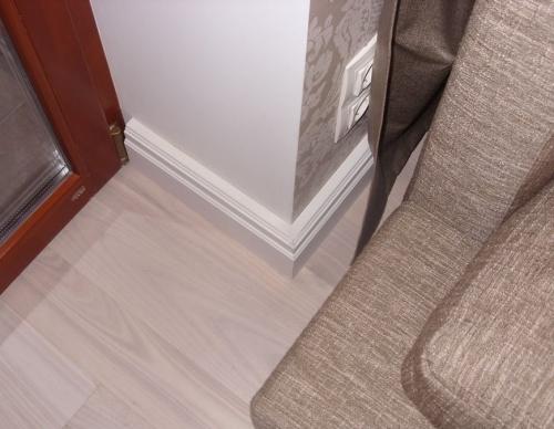 Плинтус напольный полиуретановый. Особенности использования полиуретанового плинтуса