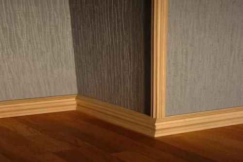 Как сделать внутренний угол плинтуса на полу. Как стыковать углы напольного плинтуса, чтобы не расходились