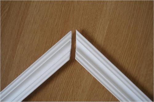 Как стыковать напольный плинтус в углах. Как правильно стыковать углы напольного плинтуса