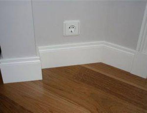 Чем вырезать Плинтус на полу. Виды напольных плинтусов