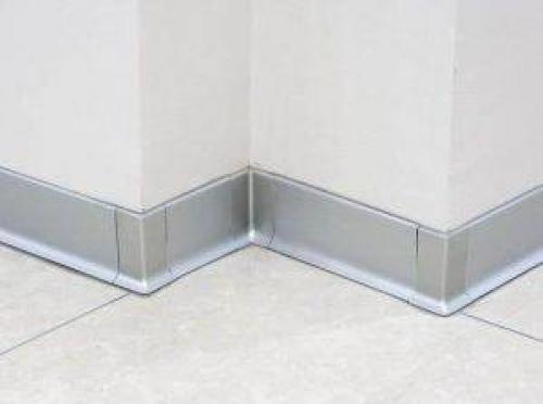 Чем вырезать Плинтус на полу. Виды напольных плинтусов