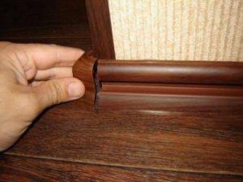 Чем вырезать Плинтус на полу. Виды напольных плинтусов