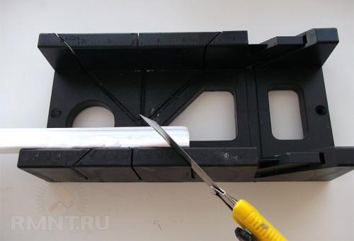 Как правильно обрезать напольный плинтус. Классический способ подрезки 05 Как правильно обрезать напольный плинтус. Классический способ подрезки 05