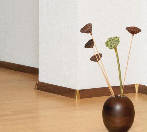 Деревянные плинтуса углы. Плинтус напольный деревянный: преимущества, особенности и характеристика