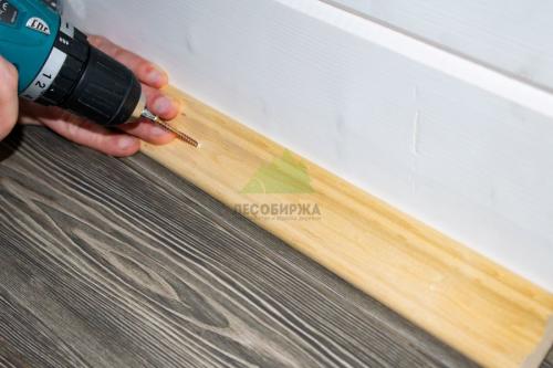 Чем обрезать пластиковый плинтус для пола. чем лучше пилить пластиковый плинтус 01
