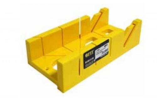 Как состыковать плинтус в углу. Стыковка плинтуса в углах помещения