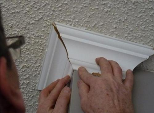 Как состыковать потолочный плинтус наружный угол. Разновидности молдингов для потолка