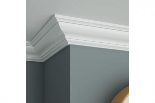 Как отрезать вогнутый потолочный плинтус. На какие характеристики стоит обратить внимание при выборе