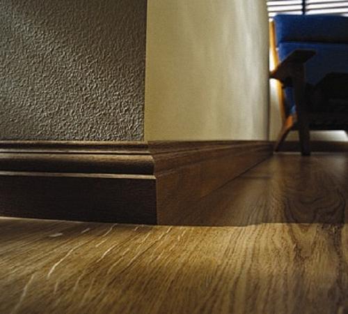 Как сделать углы на деревянных плинтусах на полу. Как установить деревянные плинтуса в помещении