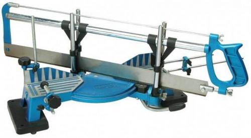 Внешний угол плинтуса потолочного.