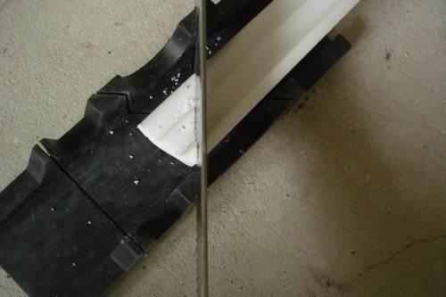 Внешний угол плинтуса потолочного.