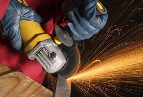 Как правильно резать болгаркой на себя или от себя. И еще раз, почему правильно резать болгаркой искрами на себя