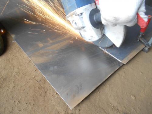 Как правильно и безопасно резать металл болгаркой. Как легко и точно резать листовой металл болгаркой