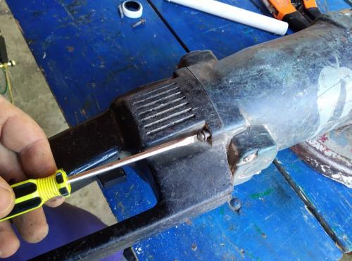 В какую сторону пилить болгаркой. В каком направлении правильней и безопасней резать болгаркой