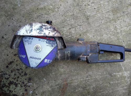 В какую сторону пилить болгаркой. В каком направлении правильней и безопасней резать болгаркой