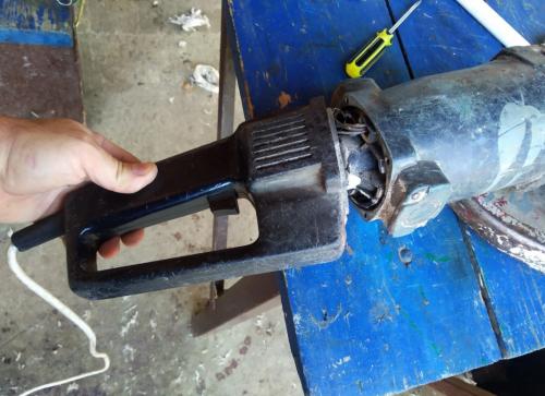 В какую сторону пилить болгаркой. В каком направлении правильней и безопасней резать болгаркой