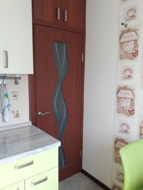 Плинтус и наличник одного цвета. помогите с цветом плинтуса!