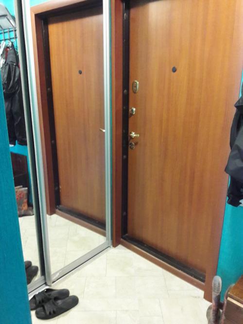 Плинтус и наличник одного цвета. помогите с цветом плинтуса!