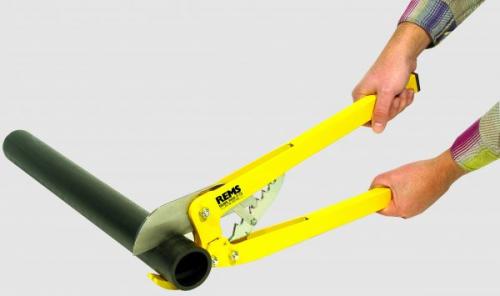 Как ровно отрезать пластиковую трубу. Как нарезать пластиковые трубы без специальных инструментов и опыта