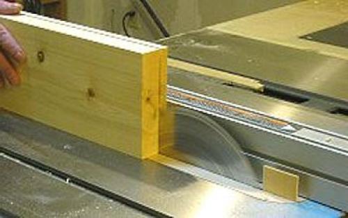 Как ровно отпилить доску вдоль. Распилить доски