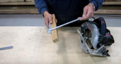 Приспособы для ручной циркулярки. Приспособления для ручной дисковой пилы своими руками