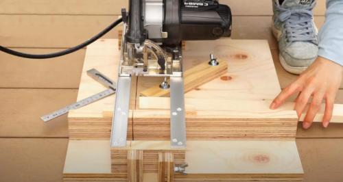 Приспособы для циркулярки своими руками. Как из ручной дисковой пилы сделать торцовочную пилу с протяжкой