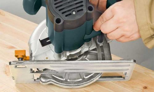 Как работать дисковой пилой. Циркулярные и дисковые пилы, как незаменимые помощники в вашем хозяйстве. Как пилить и настраивать инструмент?