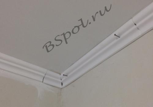 Чем резать полиуретановые багеты. Декоративный плинтус из полиуретана 04