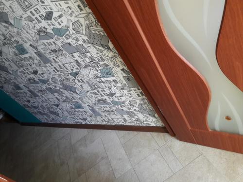 Плинтус в цвет пола или стен. помогите с цветом плинтуса!