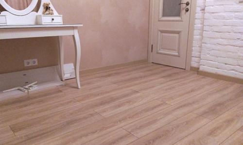 Как правильно выбрать плинтус для пола. Част.  Как выбрать плинтусы для пола по цвету 27 Как правильно выбрать плинтус для пола. Част.  Как выбрать плинтусы для пола по цвету 27