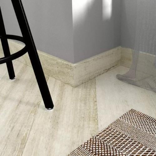 Какой плинтус выбрать для кварц винила. Как подобрать плинтус