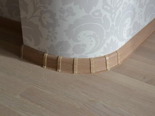 Какой плинтус лучше выбрать для пола. По способу крепления к стене и наличию кабель-канала делятся на виды: 03 Какой плинтус лучше выбрать для пола. По способу крепления к стене и наличию кабель-канала делятся на виды: 03