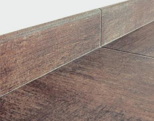 Какой плинтус лучше выбрать для пола. По способу крепления к стене и наличию кабель-канала делятся на виды: 13 Какой плинтус лучше выбрать для пола. По способу крепления к стене и наличию кабель-канала делятся на виды: 13