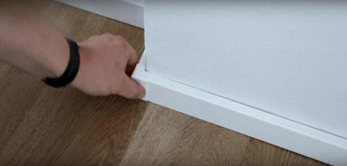 Какие плинтуса в моде 2022. Виды напольных плинтусов —, какой выбрать, как подобрать под цвет пола и дверей? Достоинства и недостатки основных разновидностей