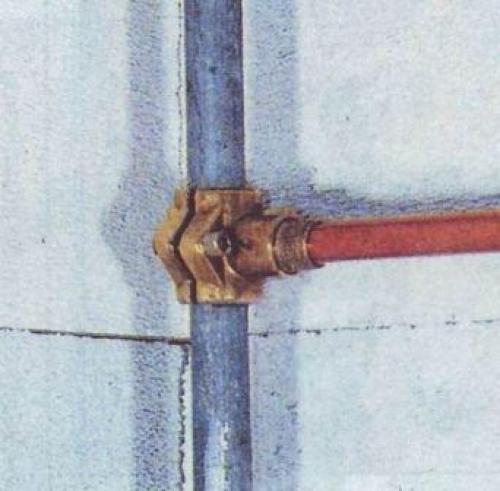 Кран на металлическую трубу без сварки. Металлический водопровод