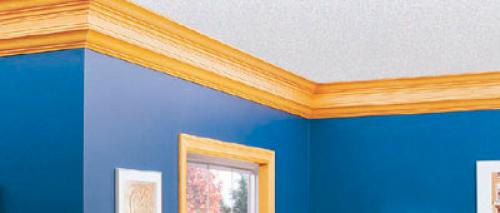 Когда и как клеить потолочные плинтуса. Процесс наклеивания потолочного плинтуса 02 Когда и как клеить потолочные плинтуса. Процесс наклеивания потолочного плинтуса 02