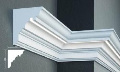 Как правильно приклеить плинтуса из пенопласта. На какие характеристики стоит обратить внимание при выборе