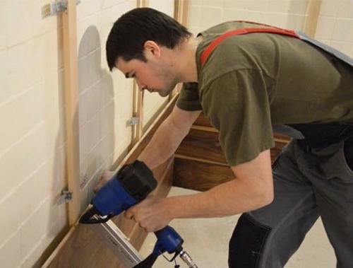 Особенности выбора плинтуса под ламинат. По материалу 12 Особенности выбора плинтуса под ламинат. По материалу 12