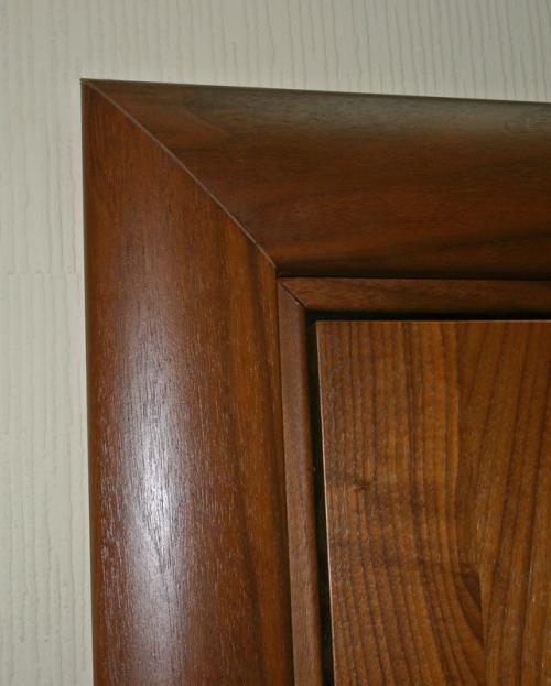 Установка наличников на двери под прямым углом. Порядок установки наличников на межкомнатные двери своими руками